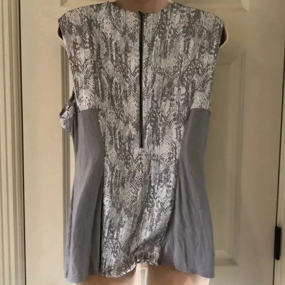 Alfani silver snake skin sleeveless crossover v-neck blouse size large - Picture 4 of 9